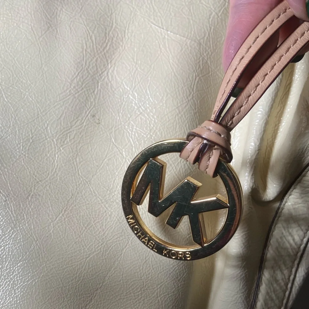 Michael Kors~Soft~Shiny~Cream~Leather~Tote Bag~Dual Adjustable Straps~Logo Charm